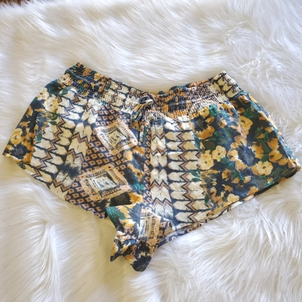 O'Neill Cheeky Drawstring Waist Shorts Size XL
